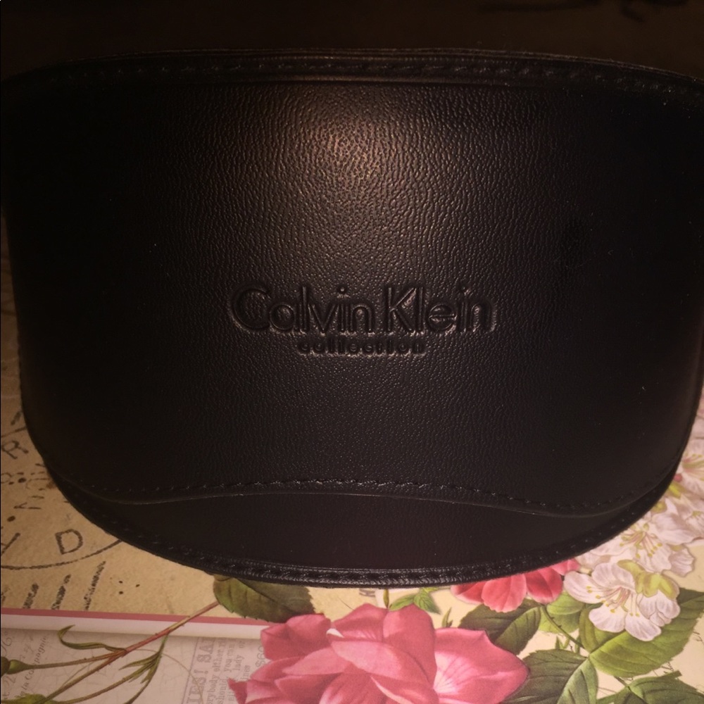 Calvin Klein X Large Sunglass Case & Cloth